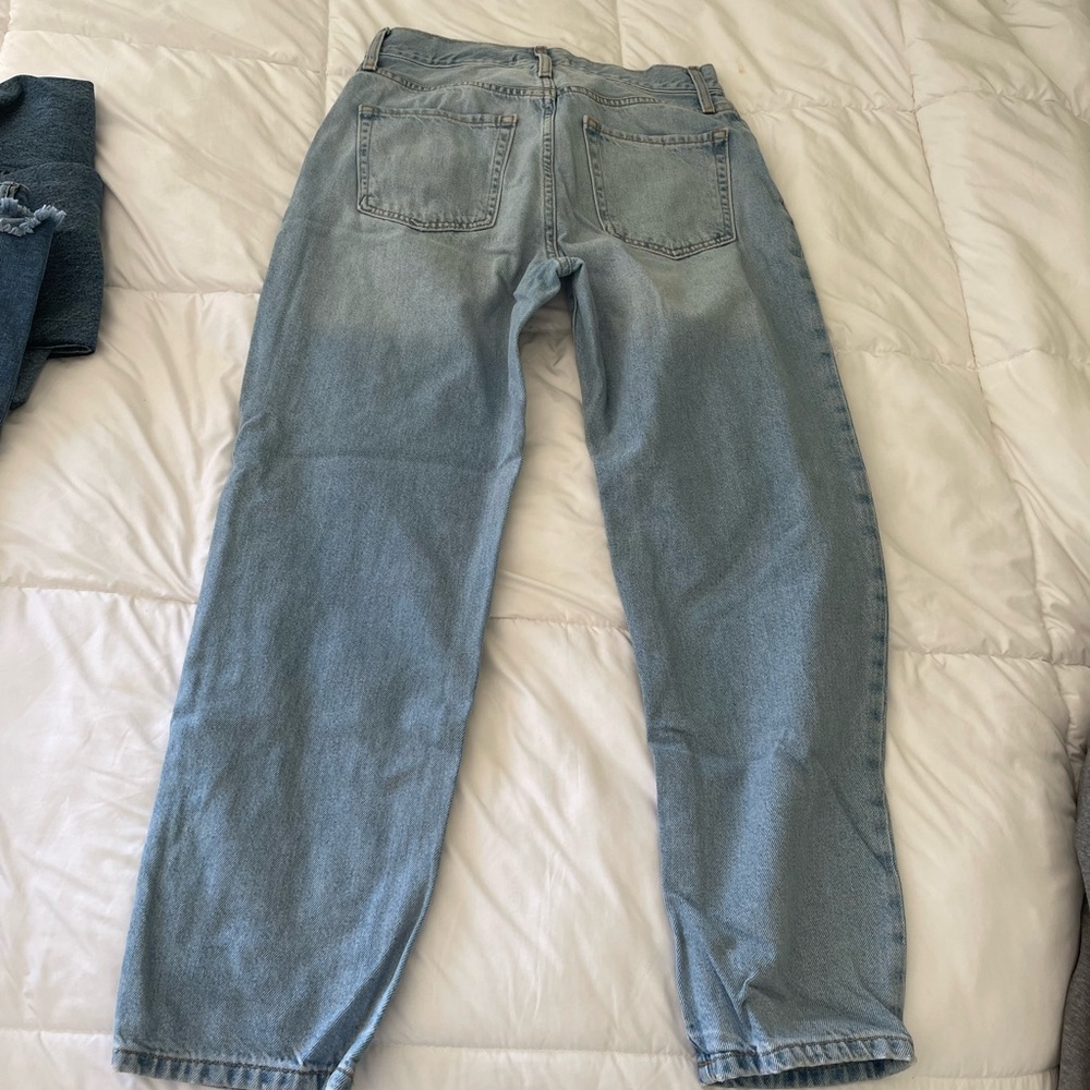 Forever 21 straight leg jeans 🕊